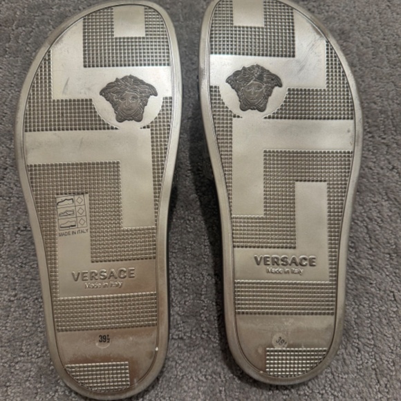 Versace metallic Palazzo Medusa pool slides sandals size 39.5 great condition - Picture 6 of 6